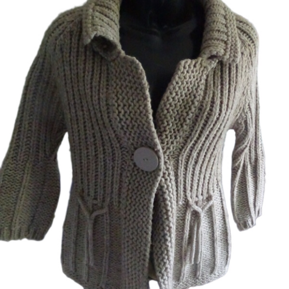 BCBGMAXAZRIA CARDIGAN SWEATER 70% ACRYLIC 30% WOOL